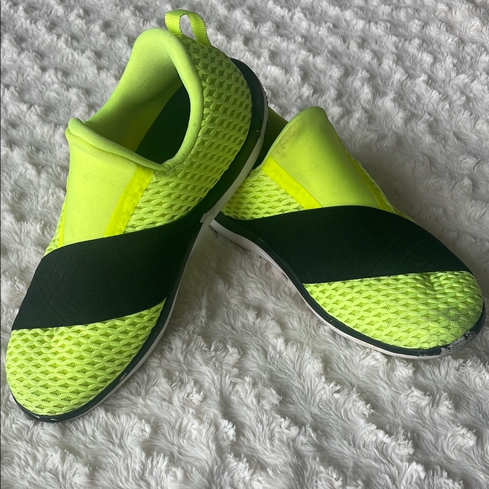 🔥NIKE NEON SLIP ON SNEAKERS🔥 Women’s size 7.5